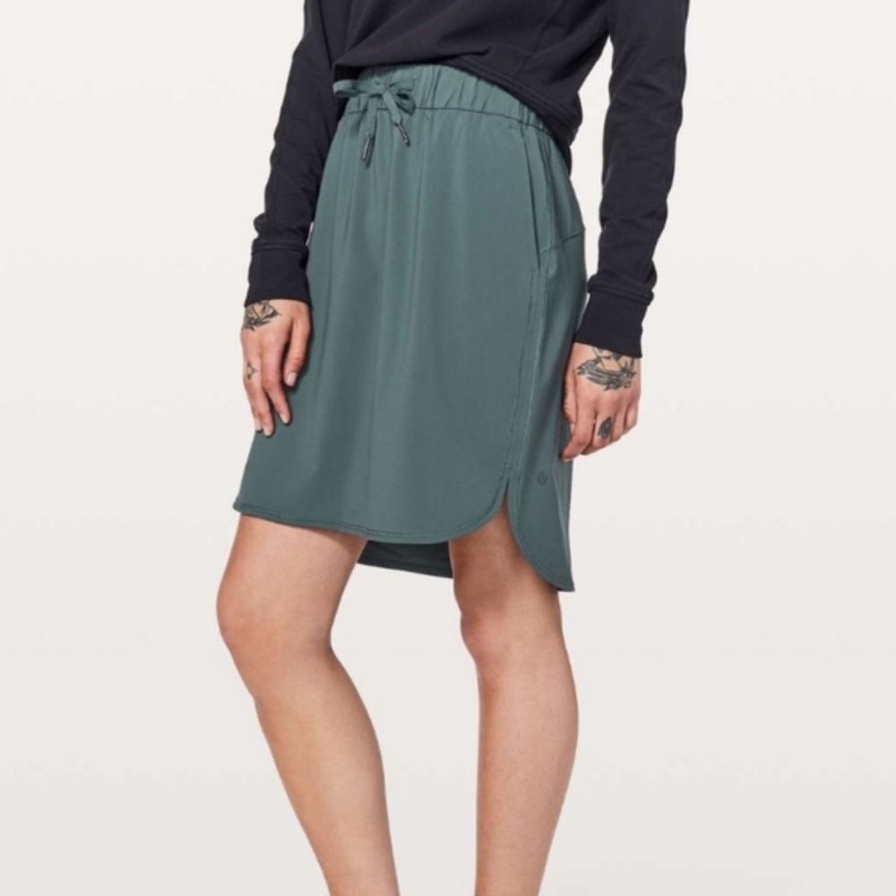 NWOT Lululemon On the Fly Skirt